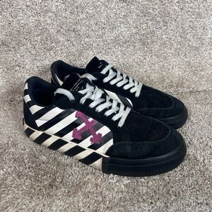 Off-White Vulcanized Low-Top sneakers Women’s Size 7.5